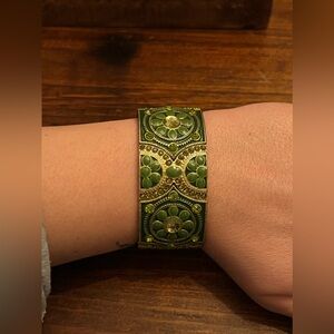 Green and Gold Filigree Stretch Bracelet